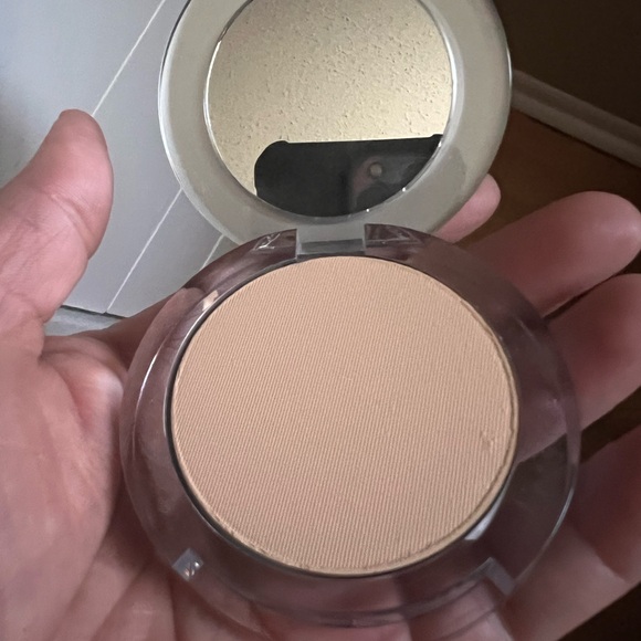 4-in-1 Pressed Mineral Cream and the color Ivory / Ivoire | LP5,Brand New . - Picture 10 of 11